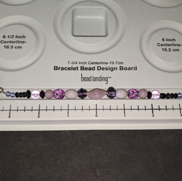 Handcrafted lilac/purple beads bracelet - Picture 2 of 2